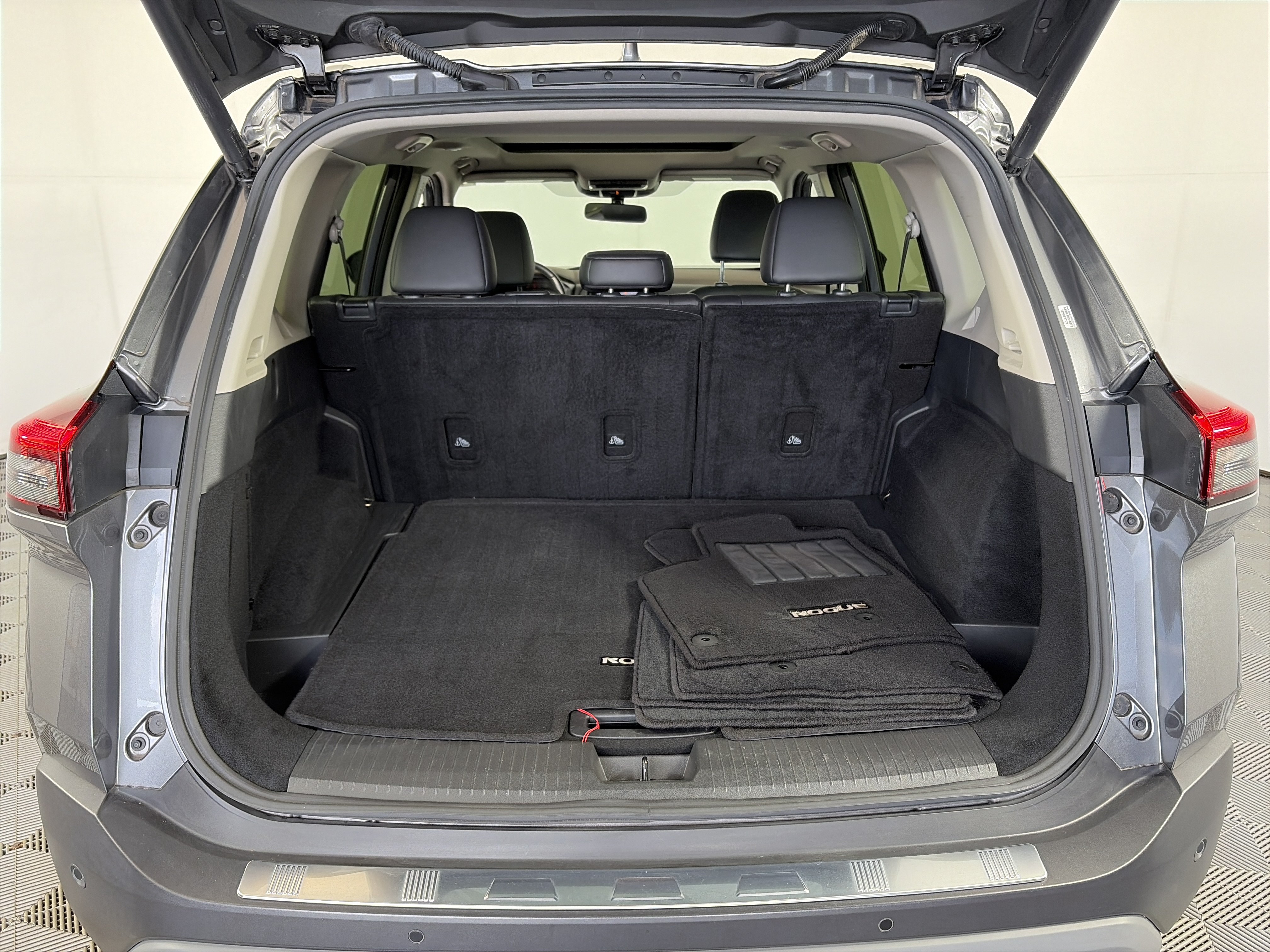 Certified 2023 Nissan Rogue SV w/ SV Premium B Package AWD/4WD image 15
