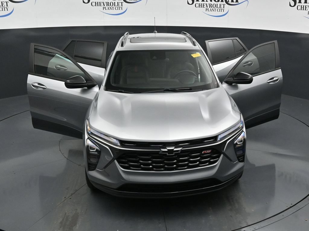 Used 2024 Chevrolet Trax RS w/ Sunroof Package FWD image 34