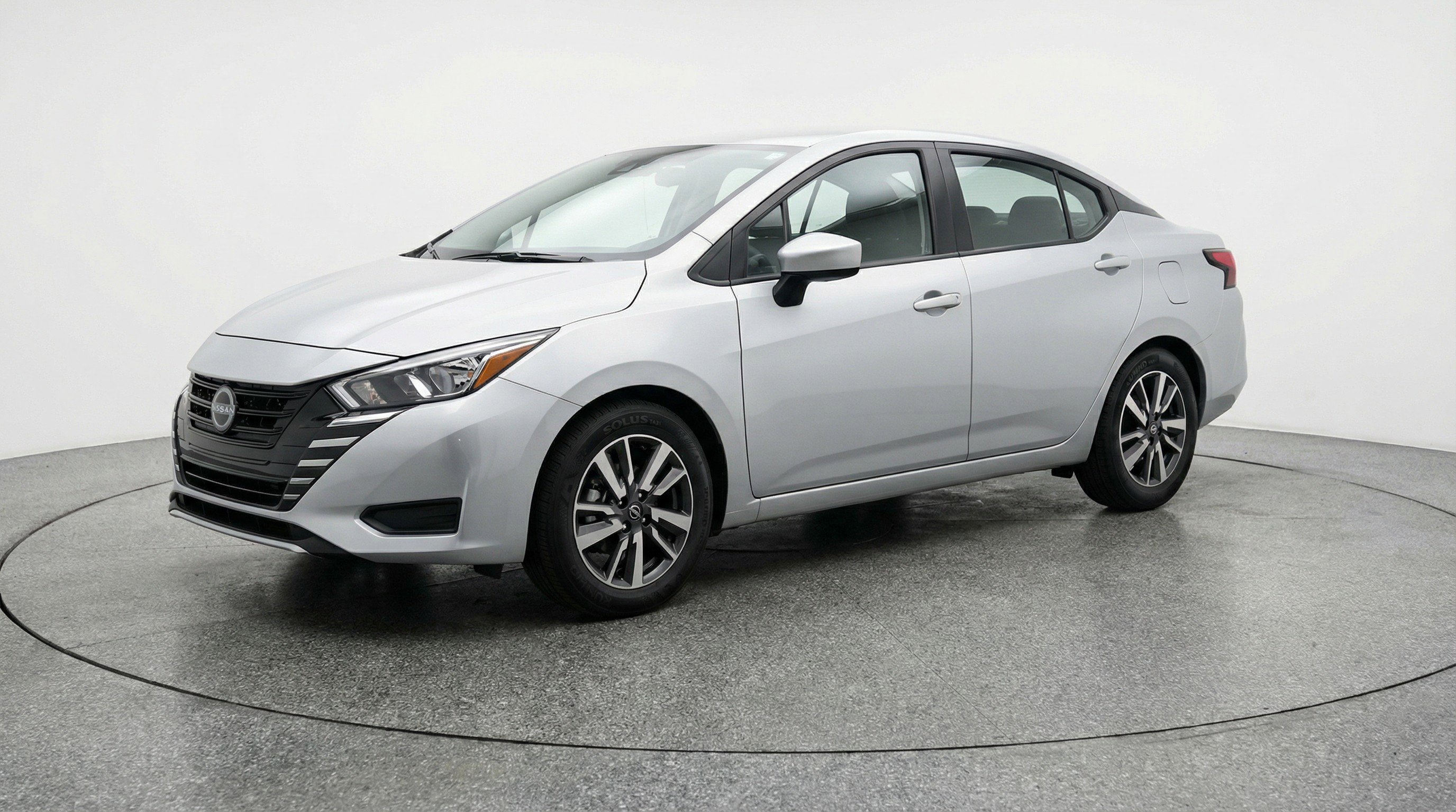 Used 2025 Nissan Versa SV image 3