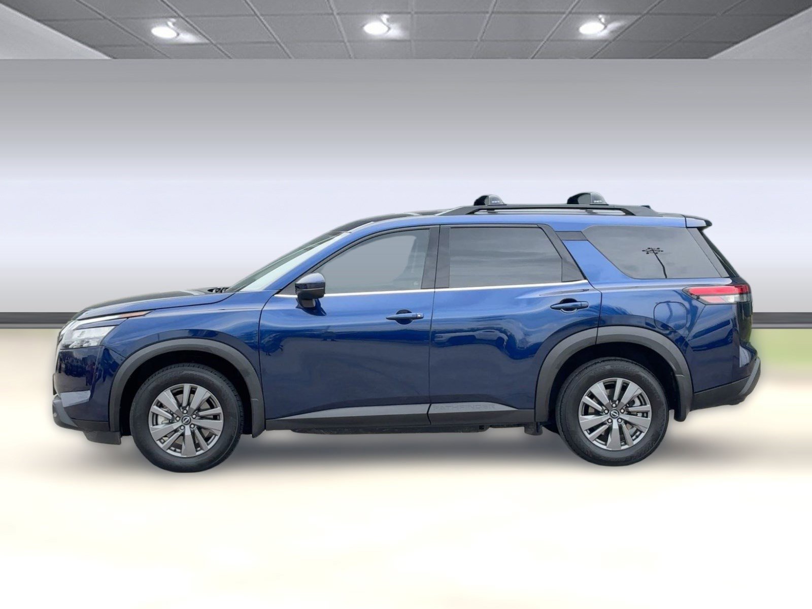 Used 2025 Nissan Pathfinder SV image 2