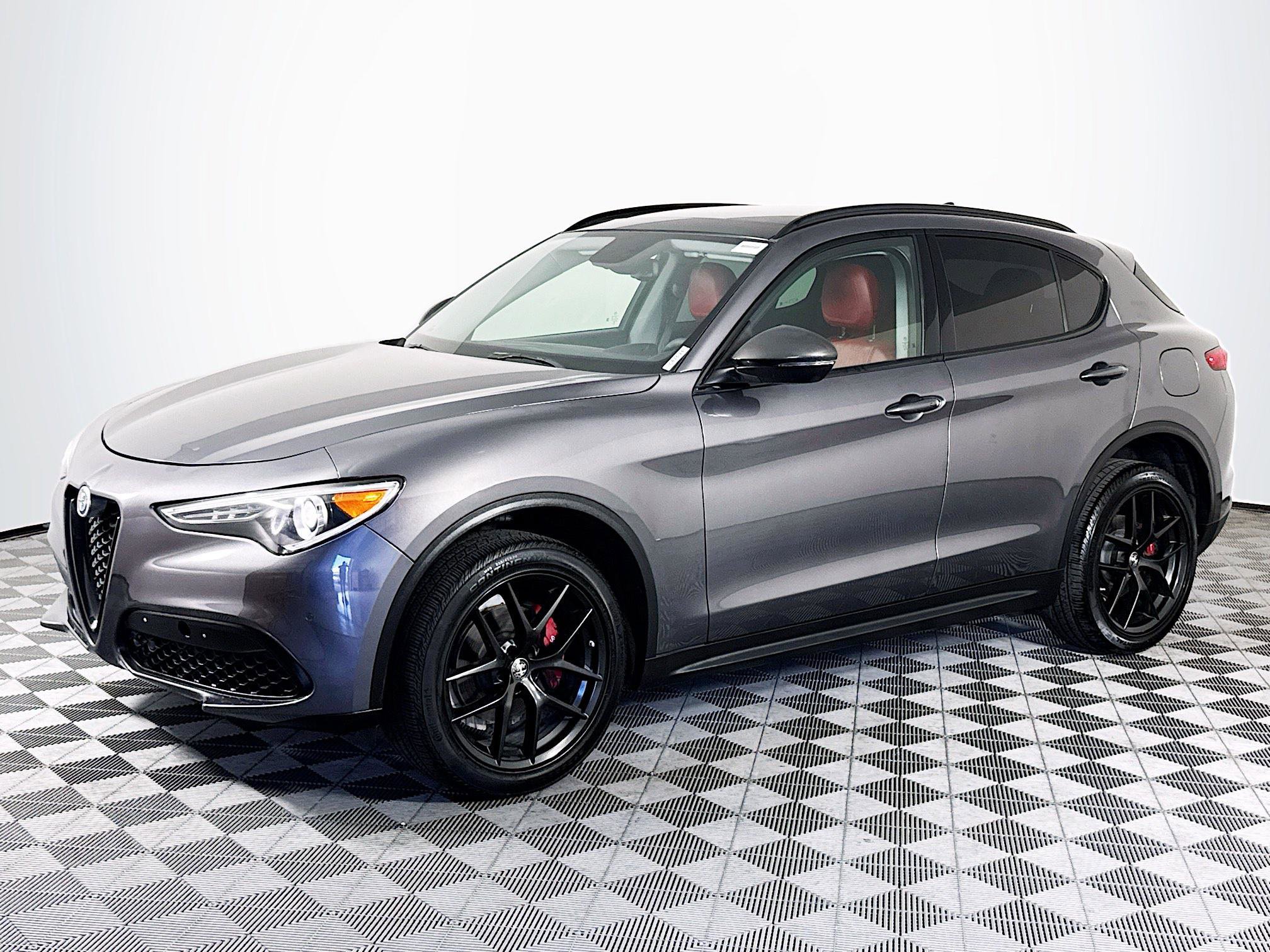 Used 2019 Alfa Romeo Stelvio w/ Nero Edizione RWD image 4