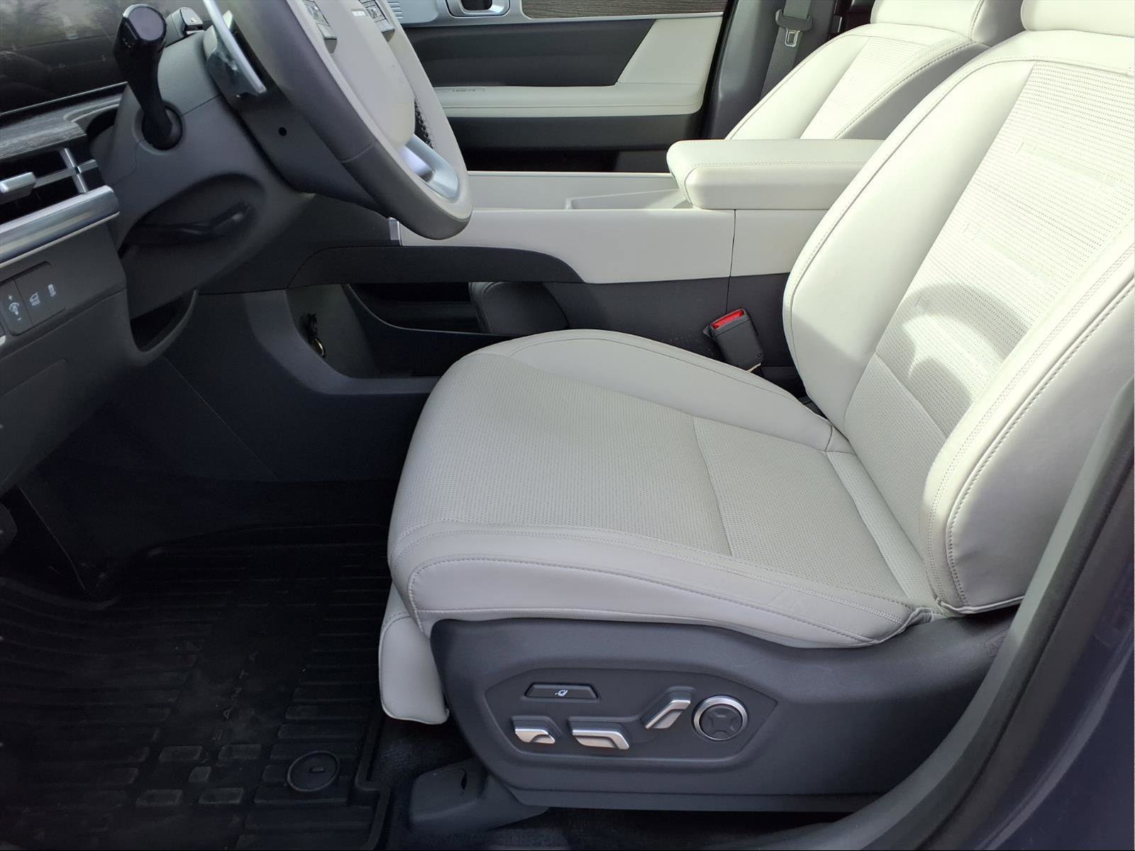 Used 2025 Hyundai Santa Fe Calligraphy image 22