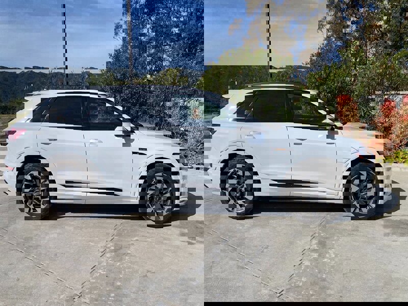 Used 2022 Audi e-tron Premium w/ Convenience Plus Package image 5