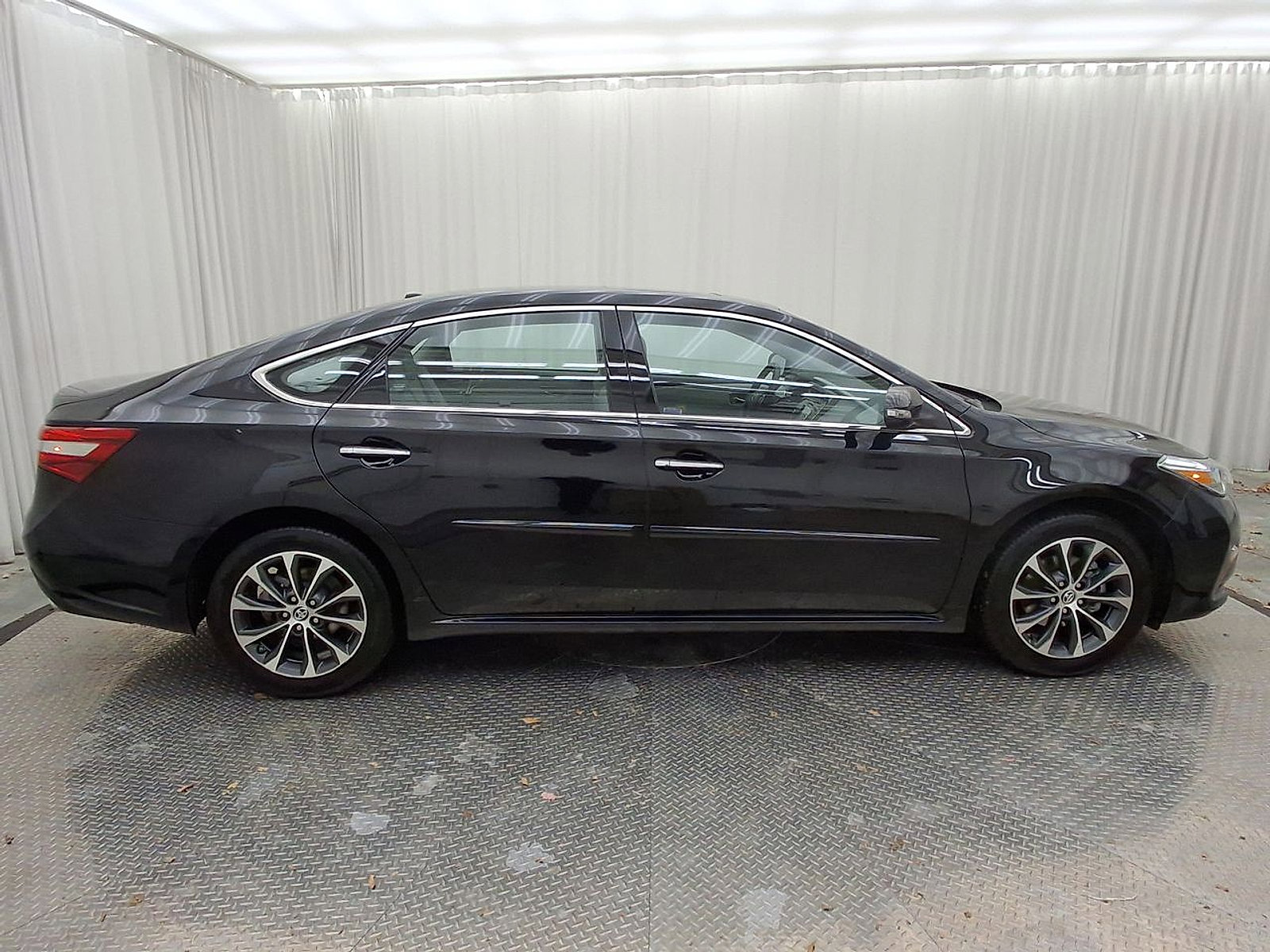 Certified 2017 Toyota Avalon XLE Premium image 26