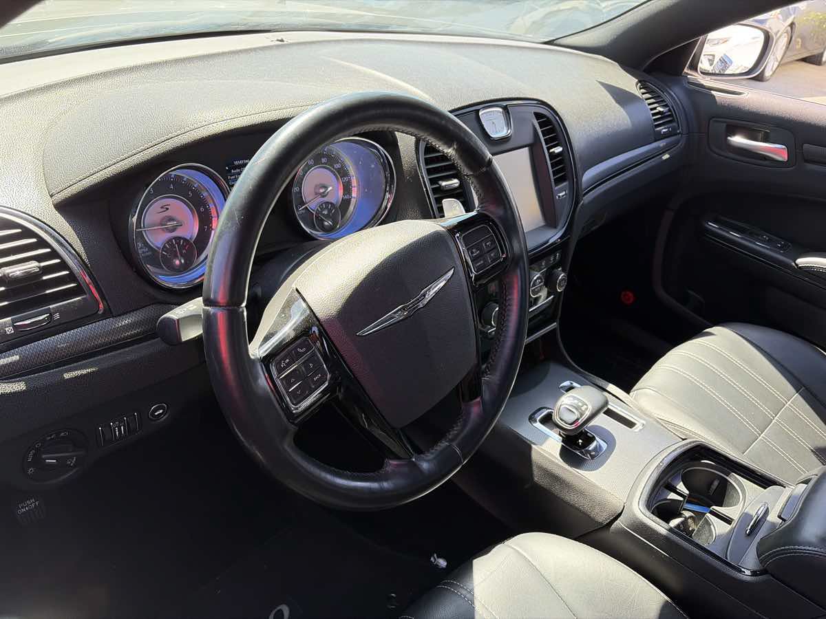 Used 2014 Chrysler 300 S RWD image 3