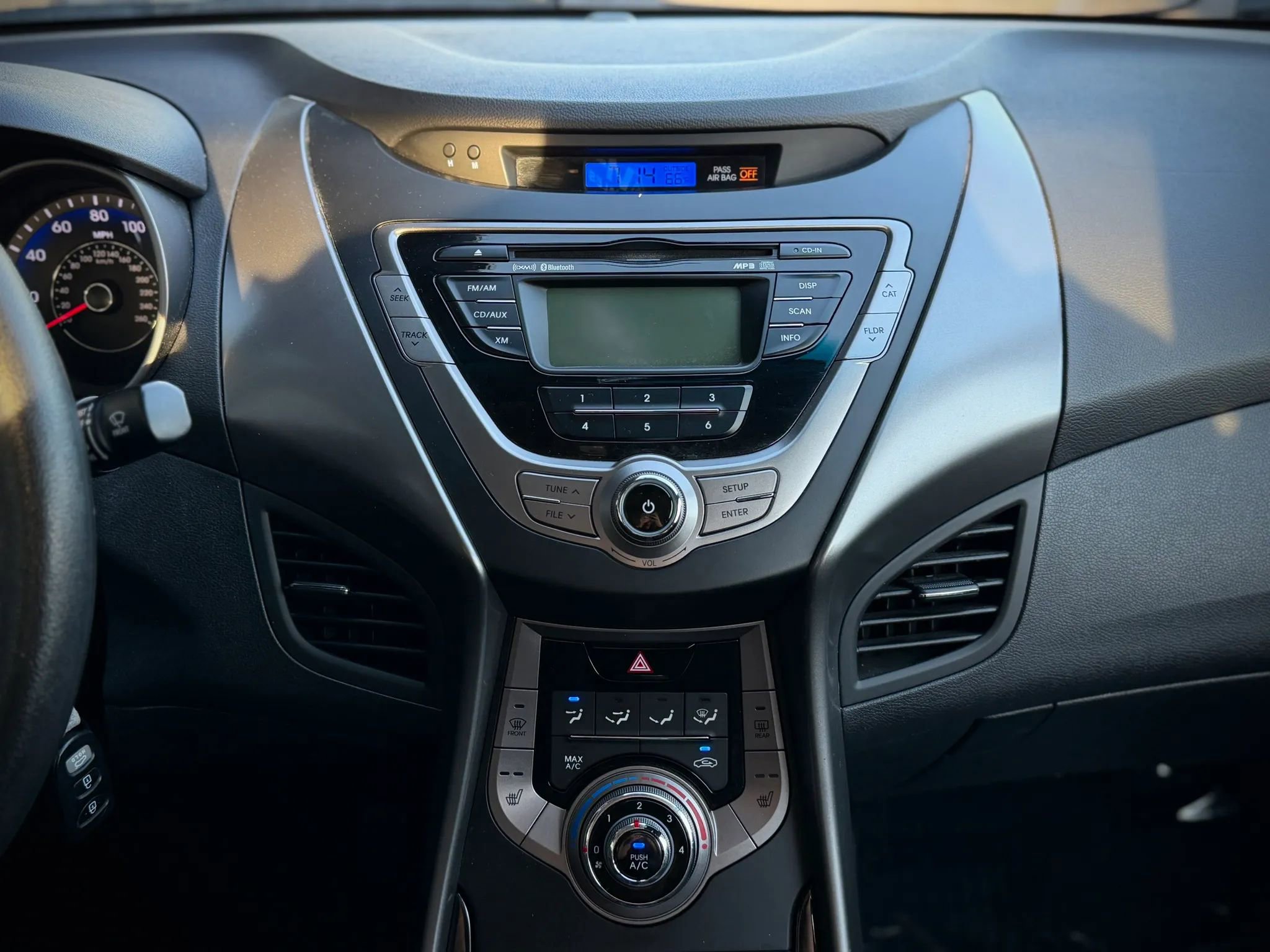 Used 2013 Hyundai Elantra FWD image 11