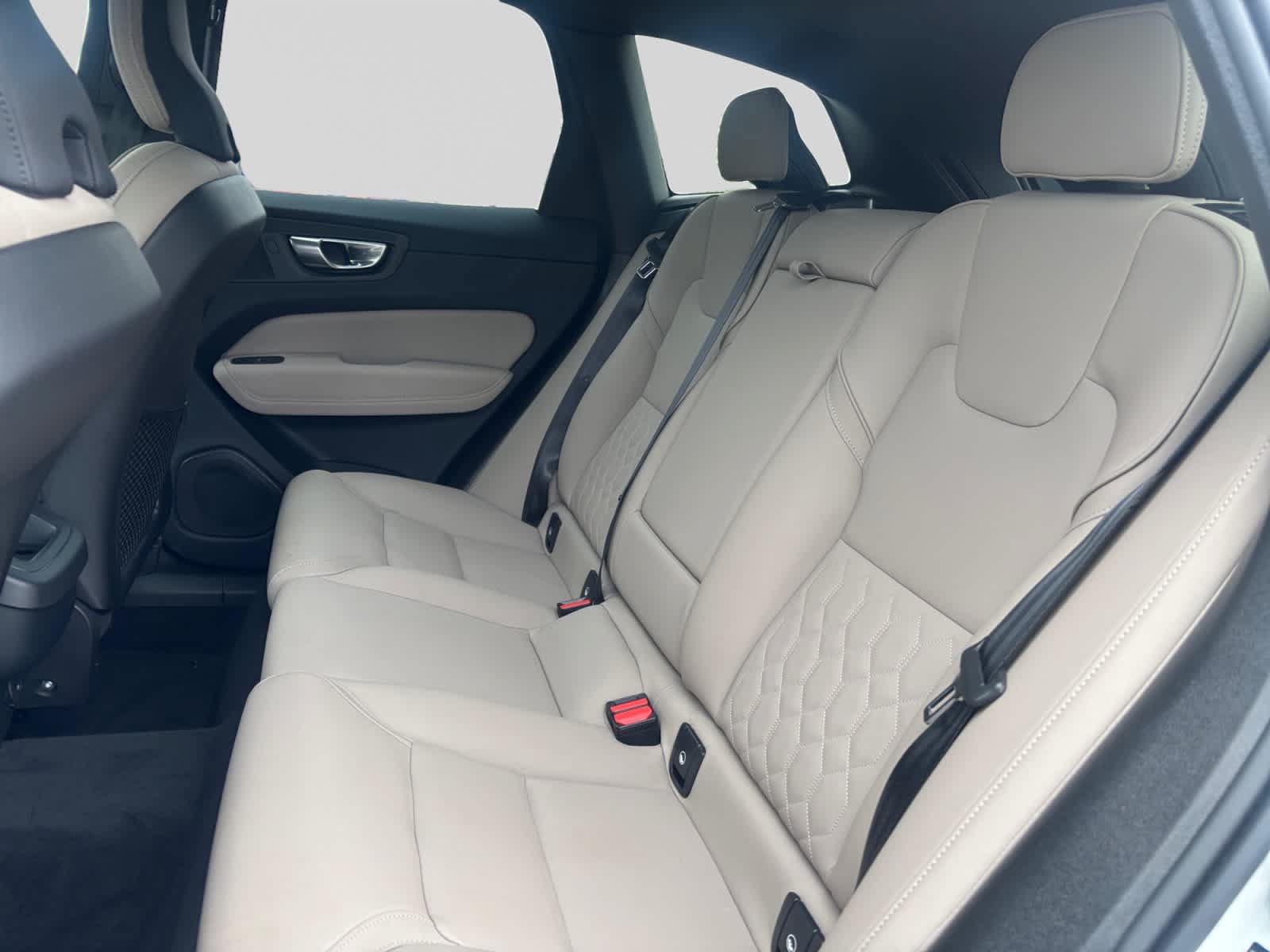 Used 2026 Volvo XC60 B5 Plus AWD/4WD image 17