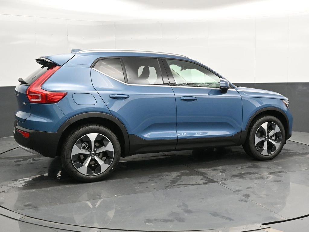 New 2025 Volvo XC40 B5 Core w/ Climate Package image 2