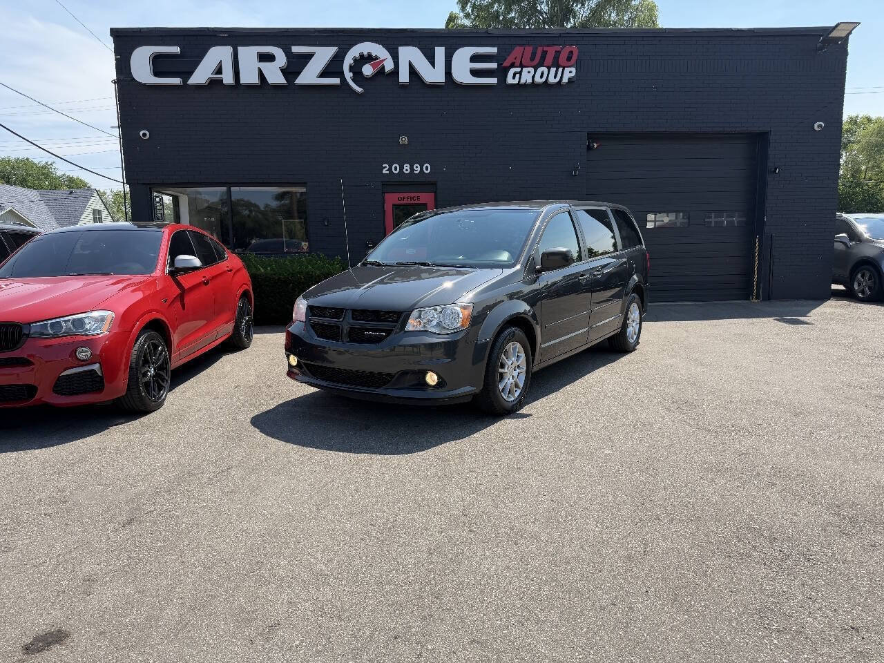 Used 2011 Dodge Grand Caravan R/T w/ Entertainment Group 1 FWD image 1