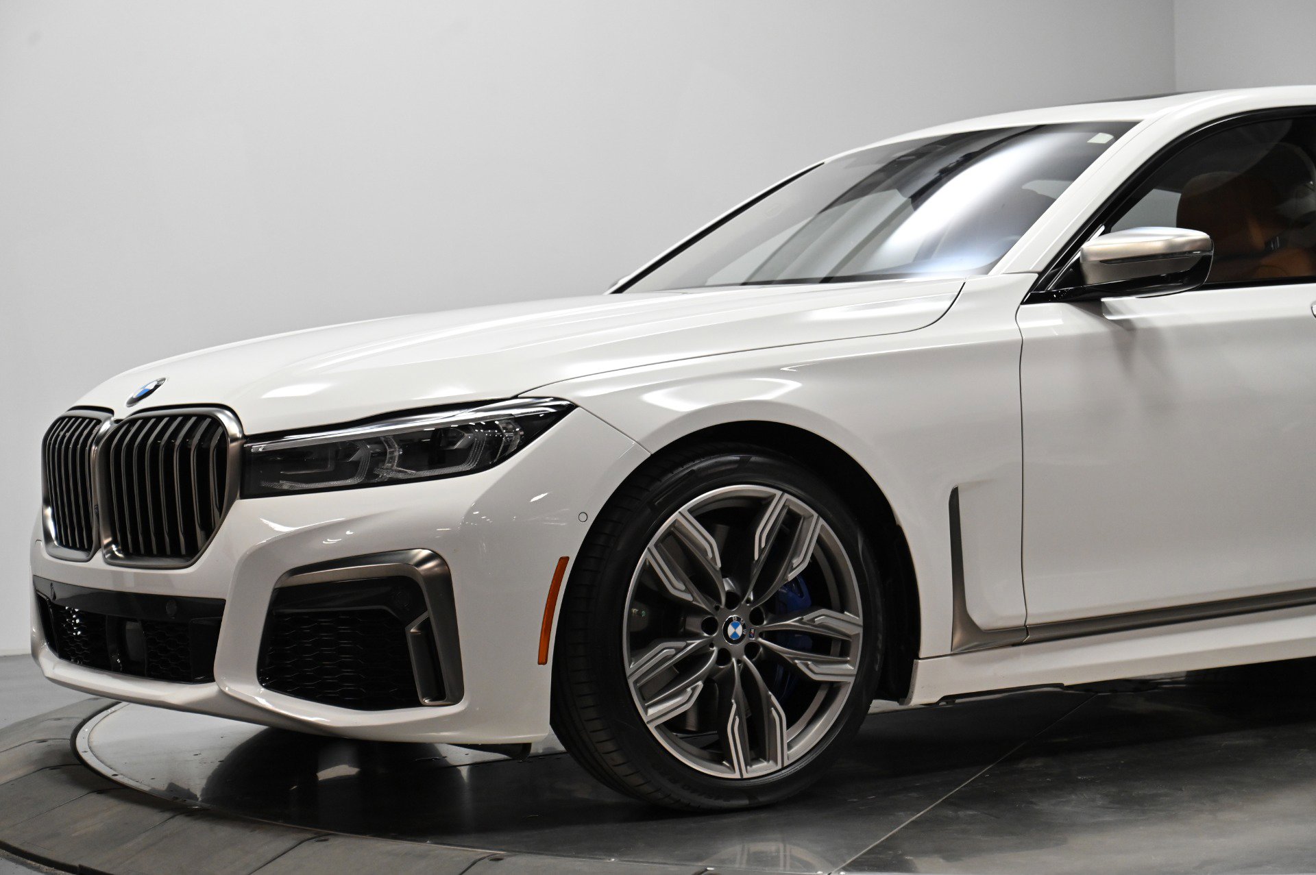 Used 2022 BMW M760i xDrive w/ Luxury Rear Seating Package image 12