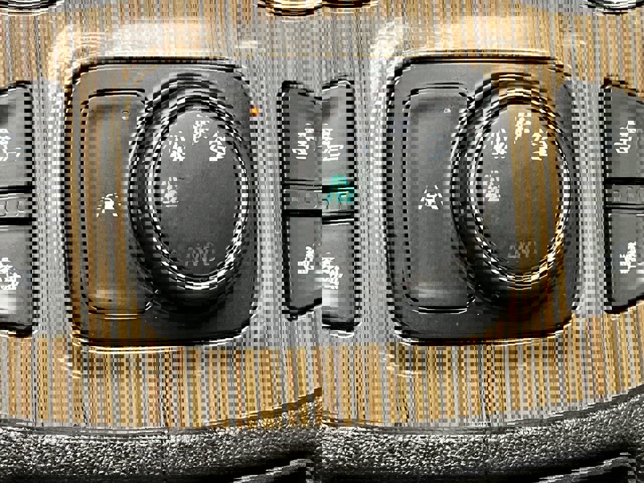 Certified 2023 GMC Acadia SLE w/ Driver Convenience Package image 19