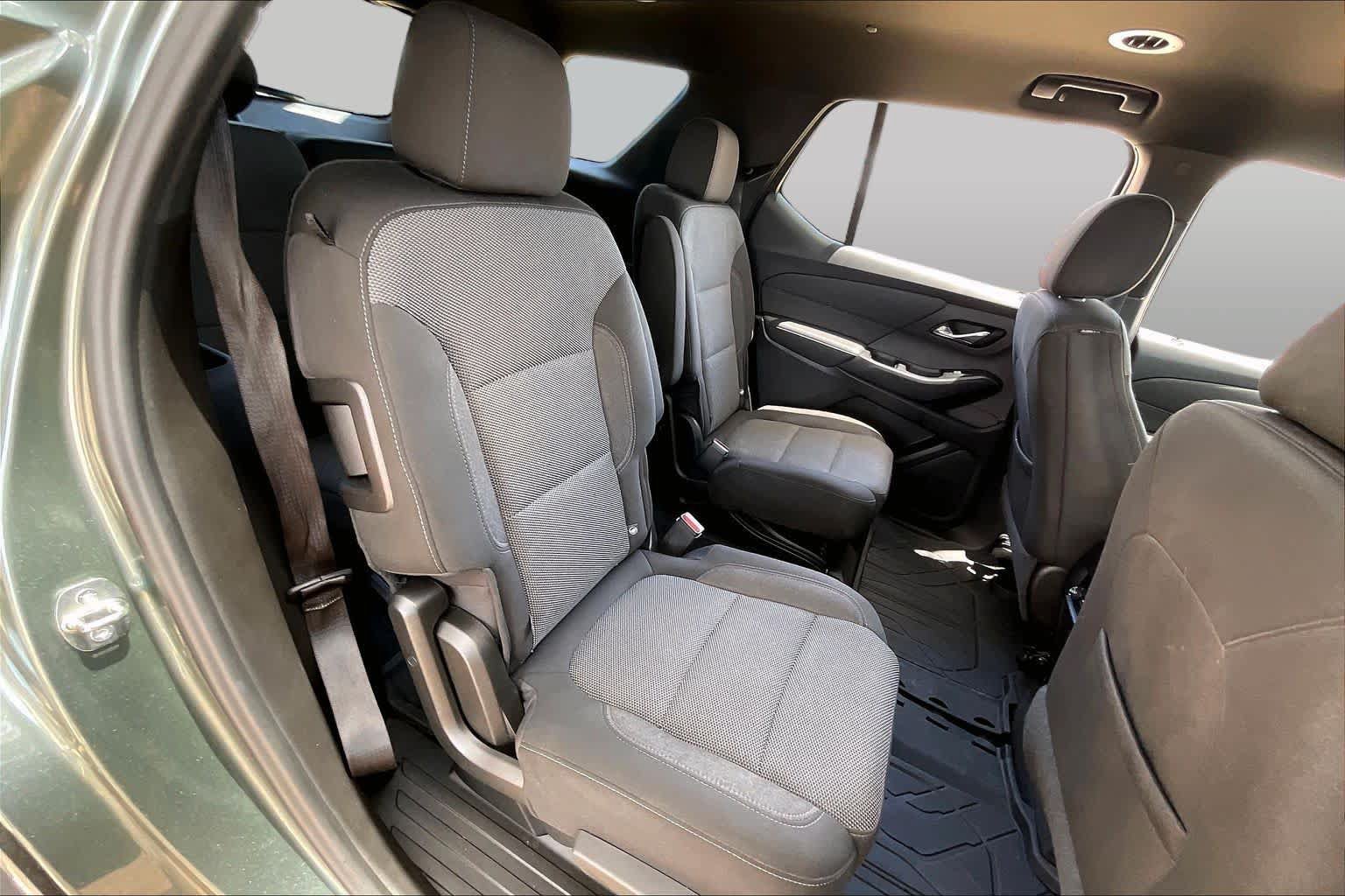 Used 2023 Chevrolet Traverse LT FWD image 18