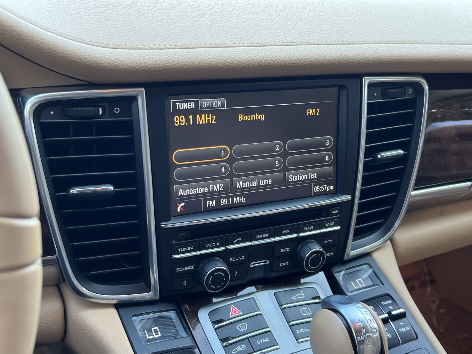Used 2014 Porsche Panamera 4 AWD/4WD image 23