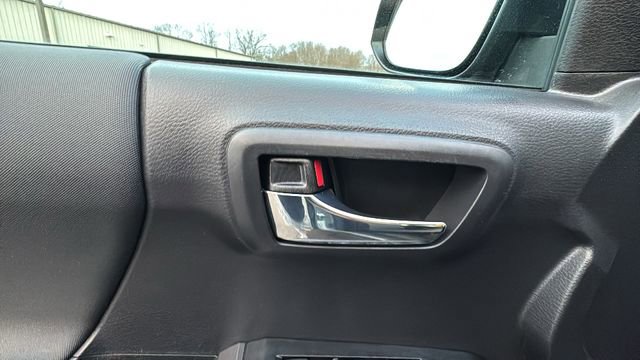 Used 2022 Toyota Tacoma TRD Off-Road image 13