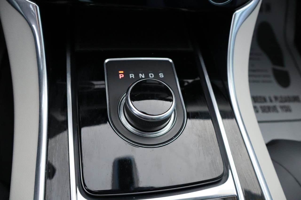 Used 2017 Jaguar XF Premium image 21