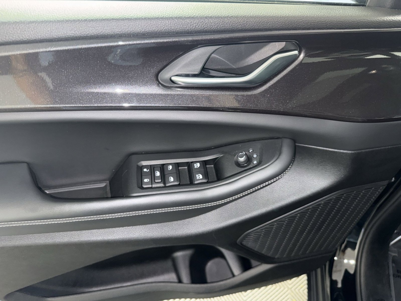 Used 2023 Jeep Grand Cherokee L Laredo image 15