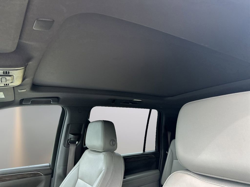 Used 2023 Chevrolet Suburban LT w/ Luxury Package AWD/4WD image 8