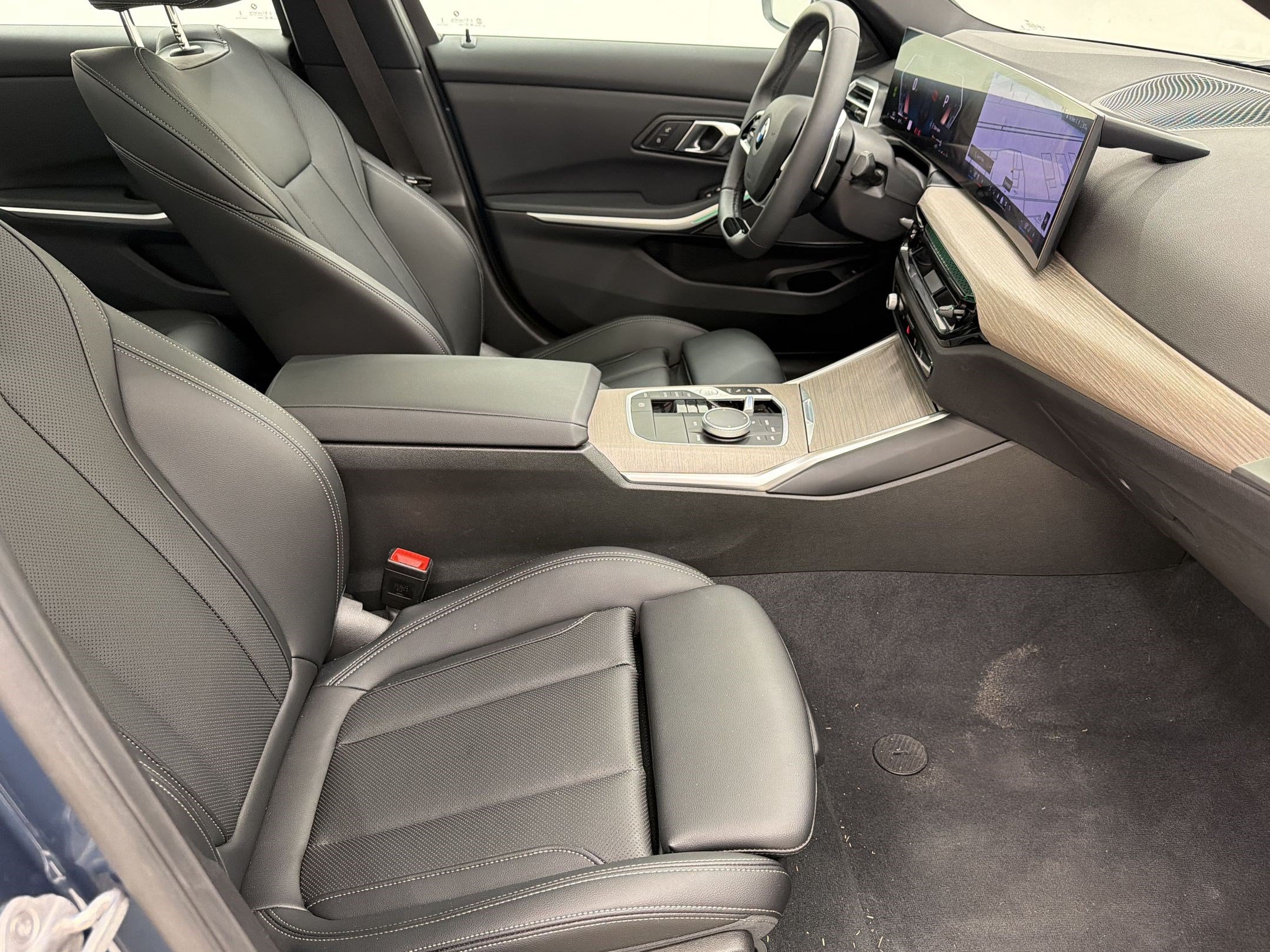 Used 2025 BMW 330i Sedan w/ Convenience Package RWD image 26
