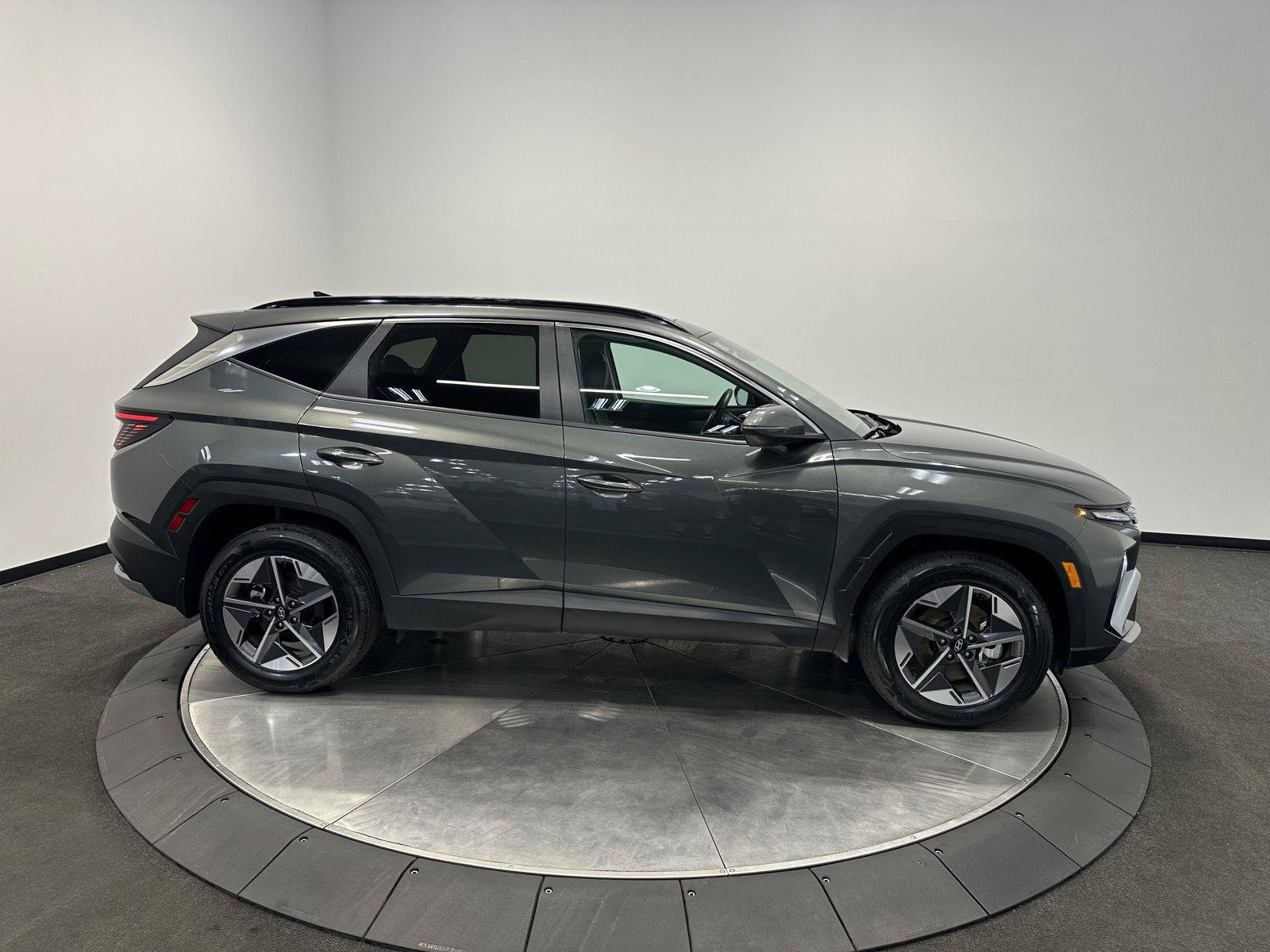 Certified 2025 Hyundai Tucson SEL AWD/4WD image 8