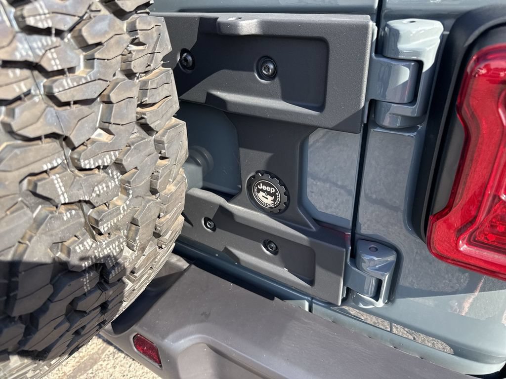 Used 2025 Jeep Wrangler Unlimited Rubicon w/ XTREMEE 35" Tire Package AWD/4WD image 38