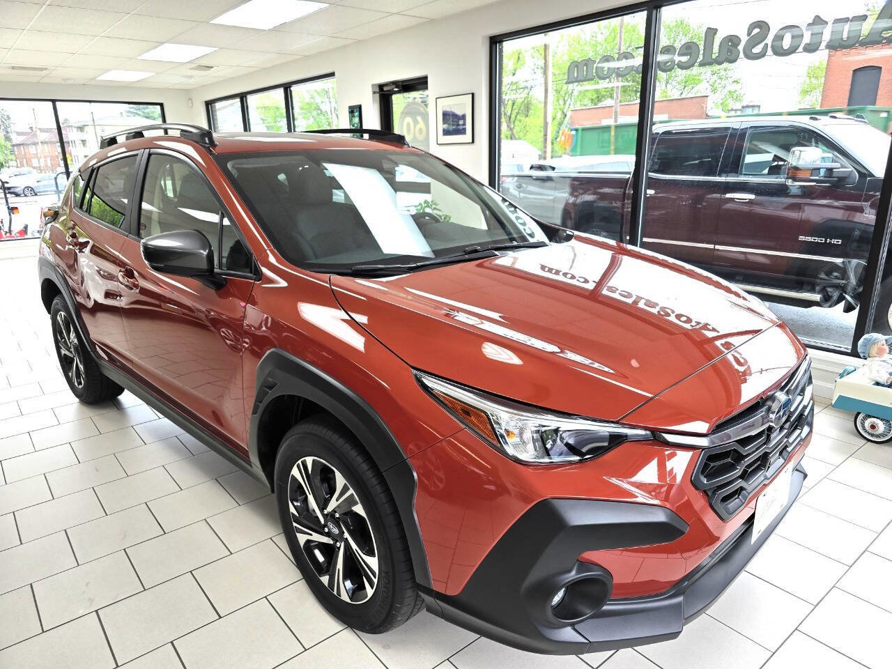 Used 2024 Subaru Crosstrek 2.0i Premium AWD/4WD image 3