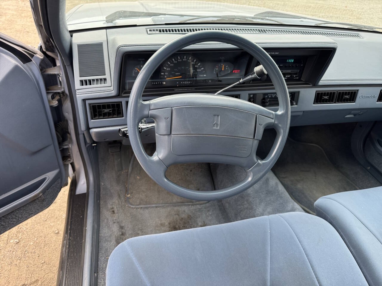 Used 1996 Oldsmobile Cutlass Ciera SL FWD image 32