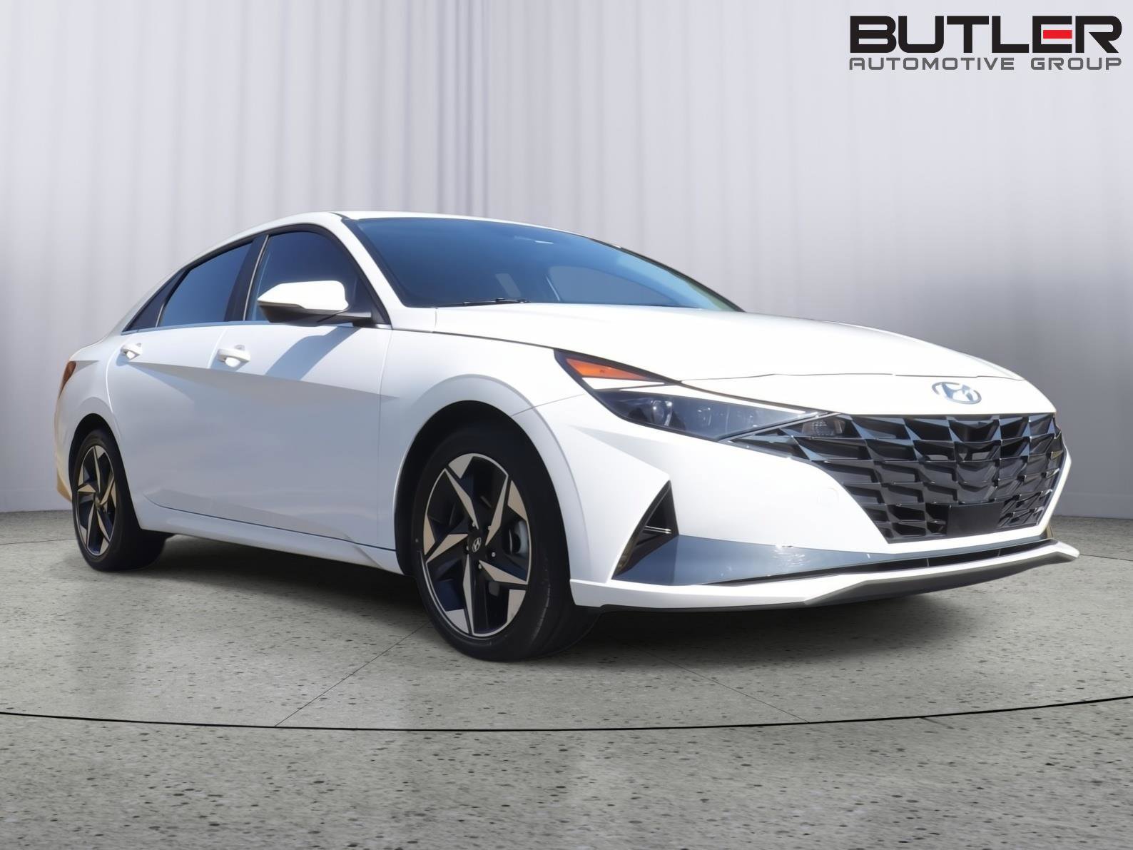 Used 2023 Hyundai Elantra Limited w/ Cargo Package image 3