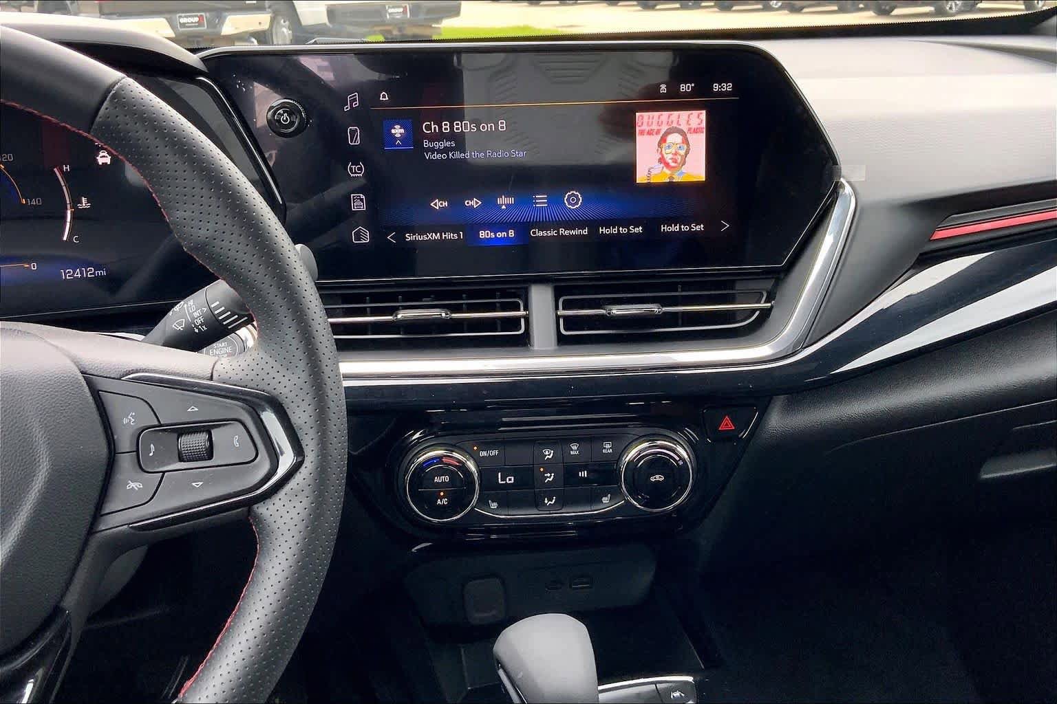 Used 2025 Chevrolet Trax RS FWD image 8
