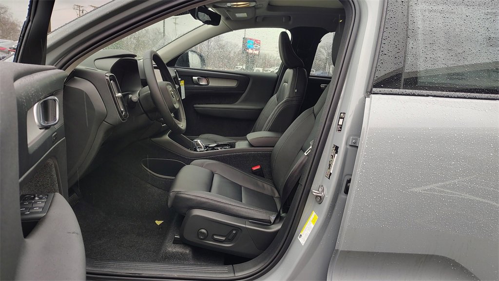 New 2026 Volvo XC40 B5 Plus w/ Protection Package Premier image 7