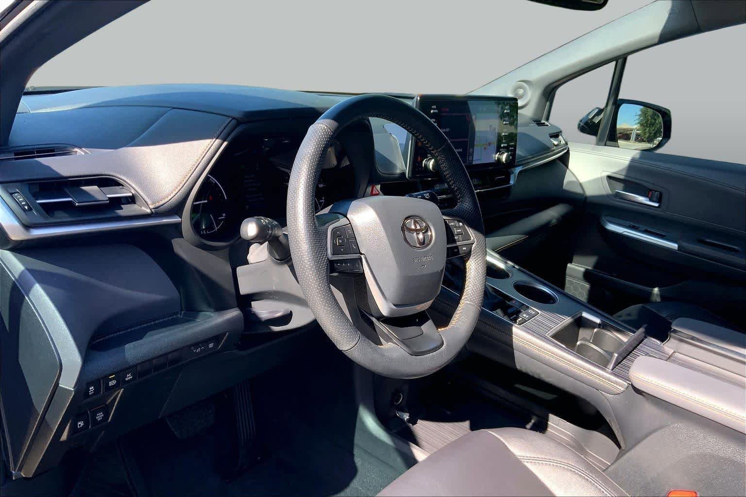 Used 2024 Toyota Sienna XLE Woodland Edition AWD/4WD image 18