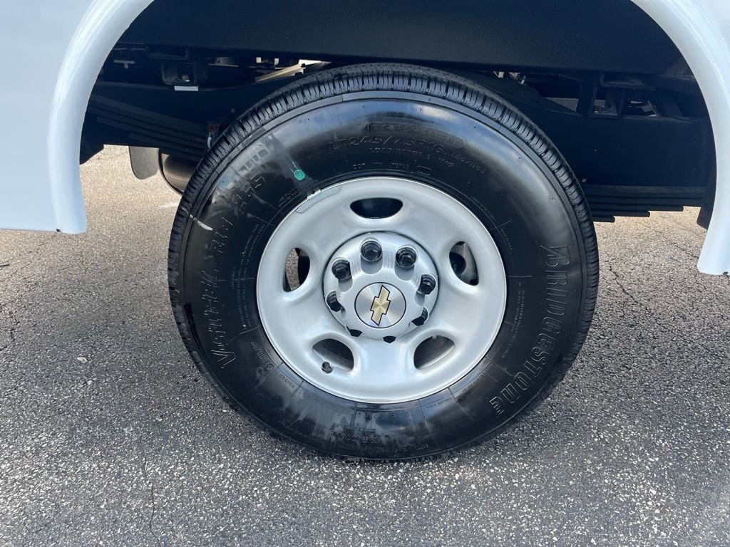 New 2025 Chevrolet Express 3500 w/ Power Convenience Package image 24