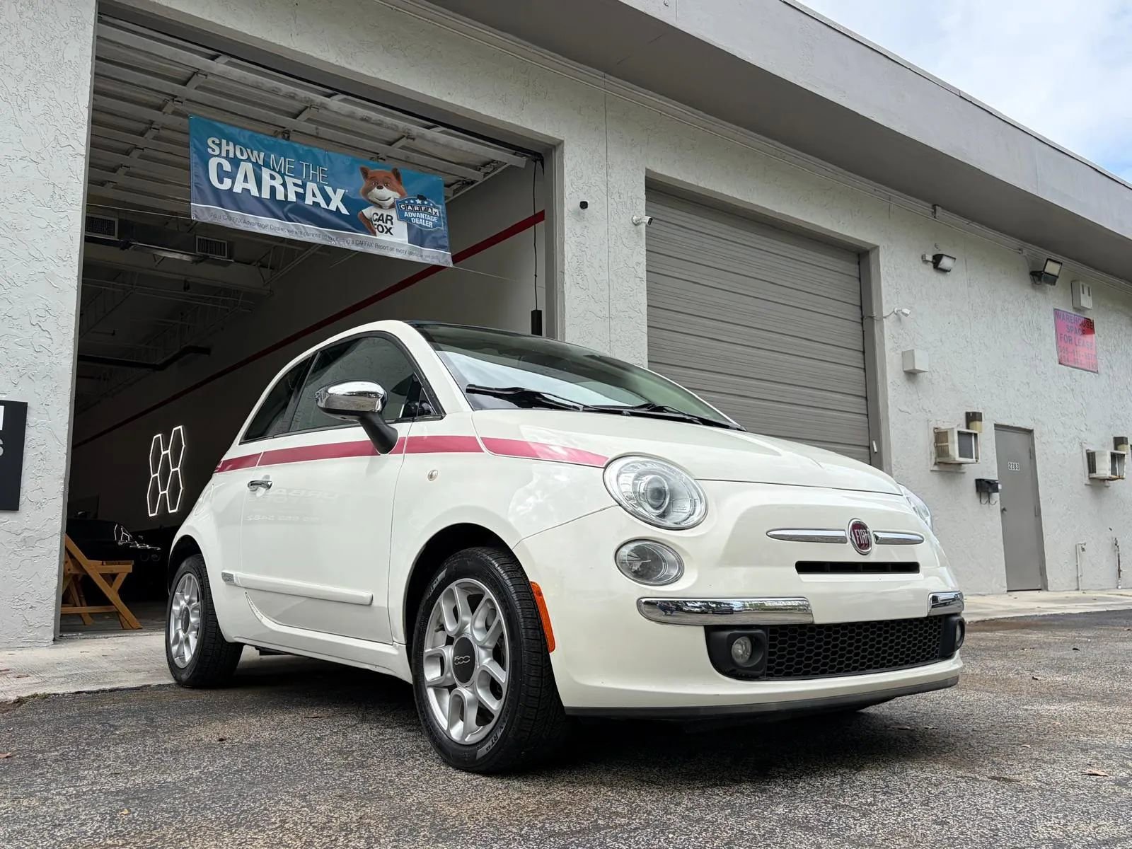 Used 2012 FIAT 500 Lounge w/ Pink Ribbon Special Edition image 4