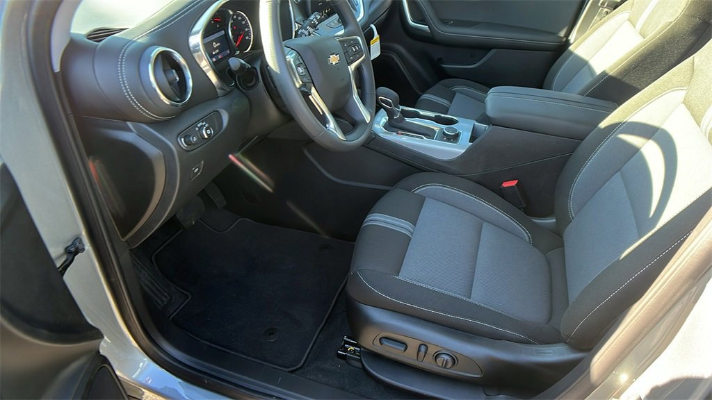 New 2025 Chevrolet Blazer LT w/ Midnight/Sport Edition image 13