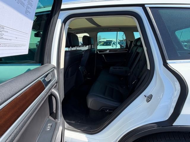 Used 2016 Volkswagen Touareg Sport AWD/4WD image 15