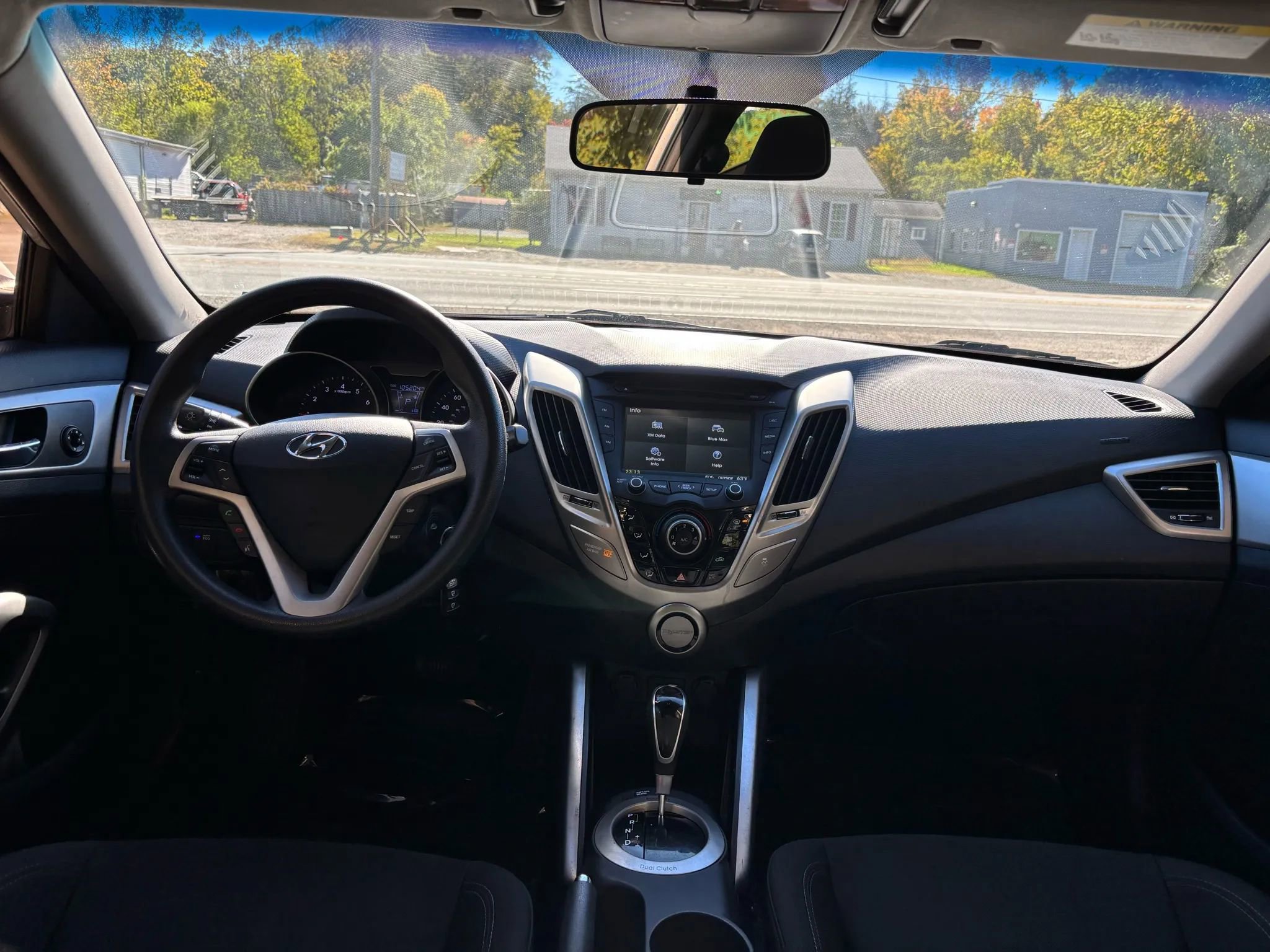 Used 2015 Hyundai Veloster image 25