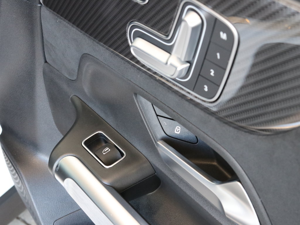 Used 2021 Mercedes-Benz GLB 35 AMG 4MATIC image 42