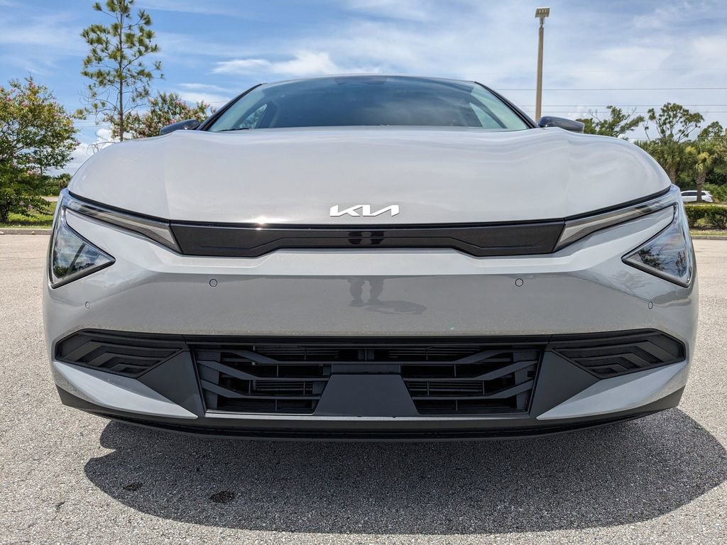 New 2025 Kia EV6 Light RWD image 3