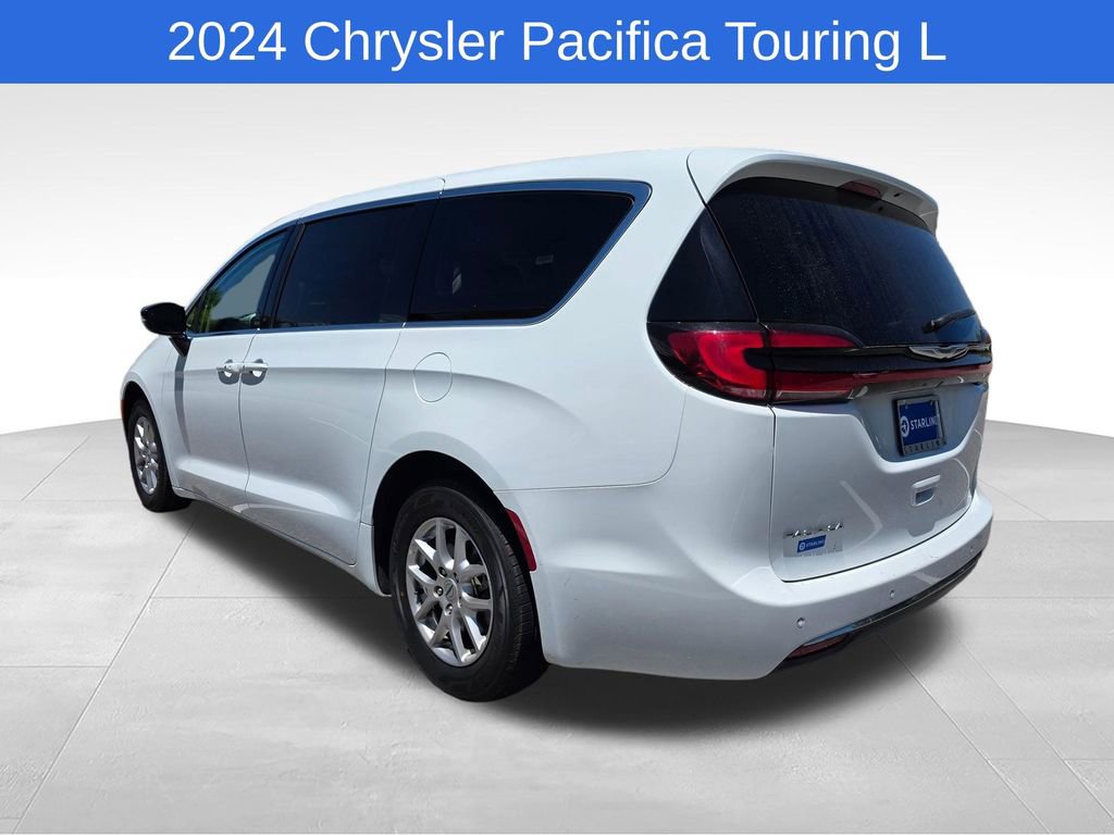 Used 2024 Chrysler Pacifica Touring-L FWD image 6