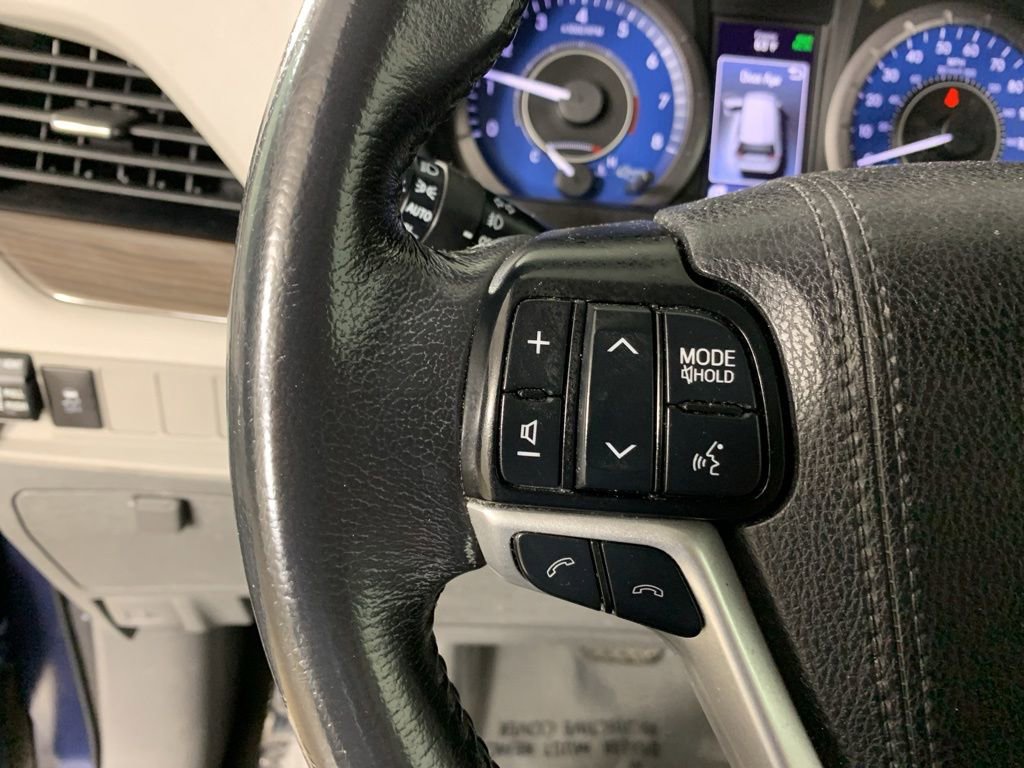 Used 2020 Toyota Sienna XLE FWD image 21
