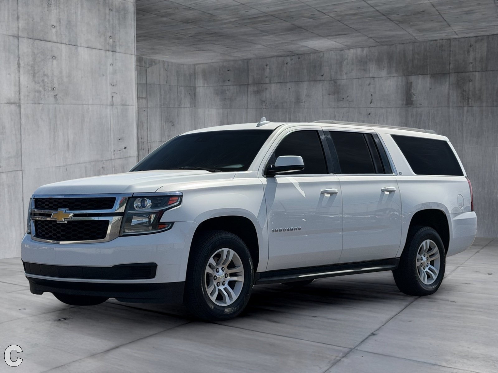 Used 2015 Chevrolet Suburban LT RWD image 2