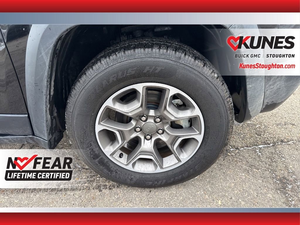 Used 2022 Jeep Cherokee Trailhawk image 15