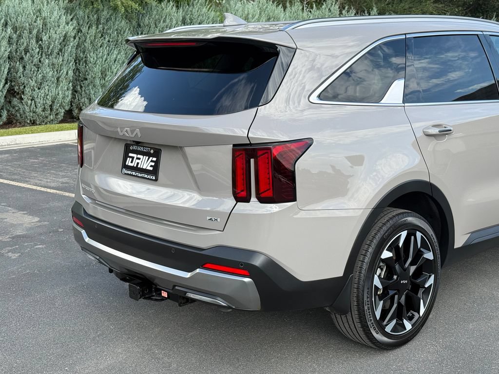Used 2025 Kia Sorento EX AWD/4WD image 9