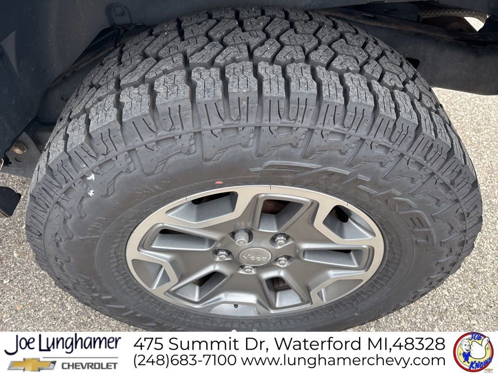 Used 2015 Jeep Wrangler Unlimited Rubicon image 12