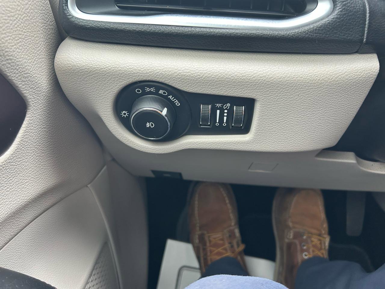 Used 2020 Chrysler Pacifica Limited image 28