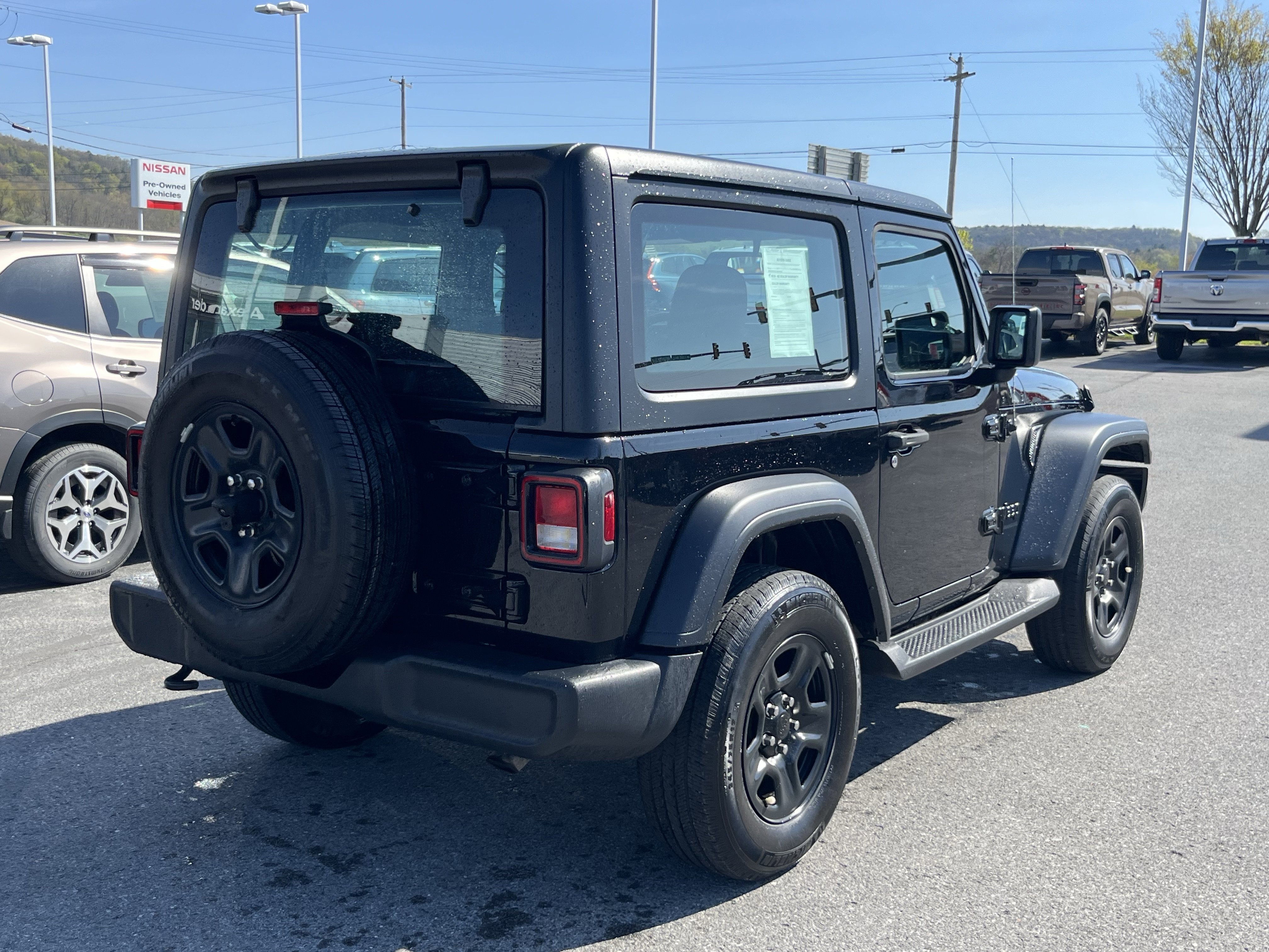 Used 2023 Jeep Wrangler Sport AWD/4WD image 3
