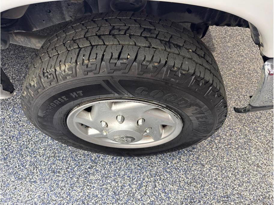 Used 2012 Ford E-350 and Econoline 350 XLT image 10