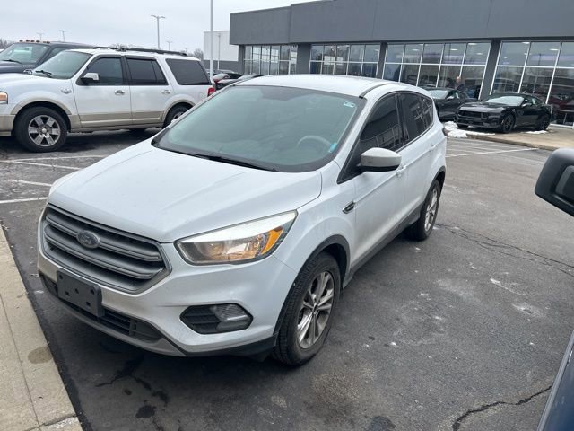 Used 2017 Ford Escape SE image 2