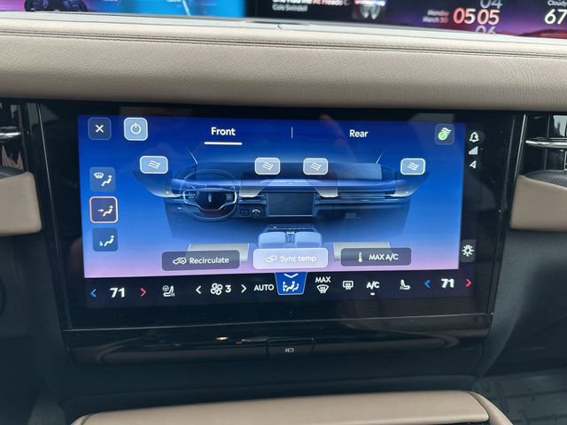 Used 2025 Lincoln Navigator Black Label image 19