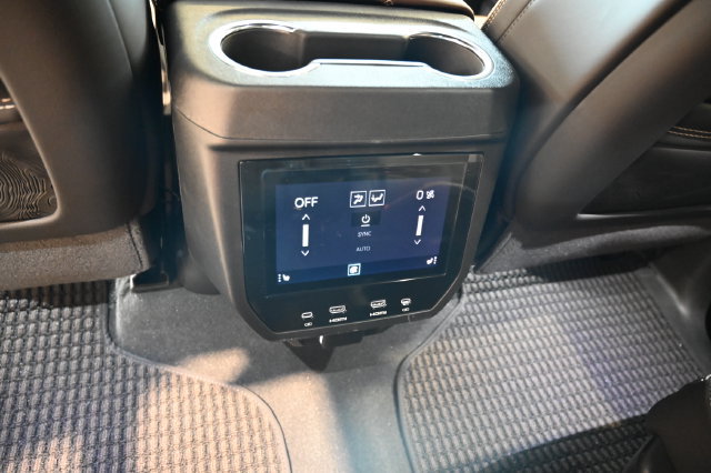 New 2026 GMC Yukon XL Denali Ultimate AWD/4WD image 31