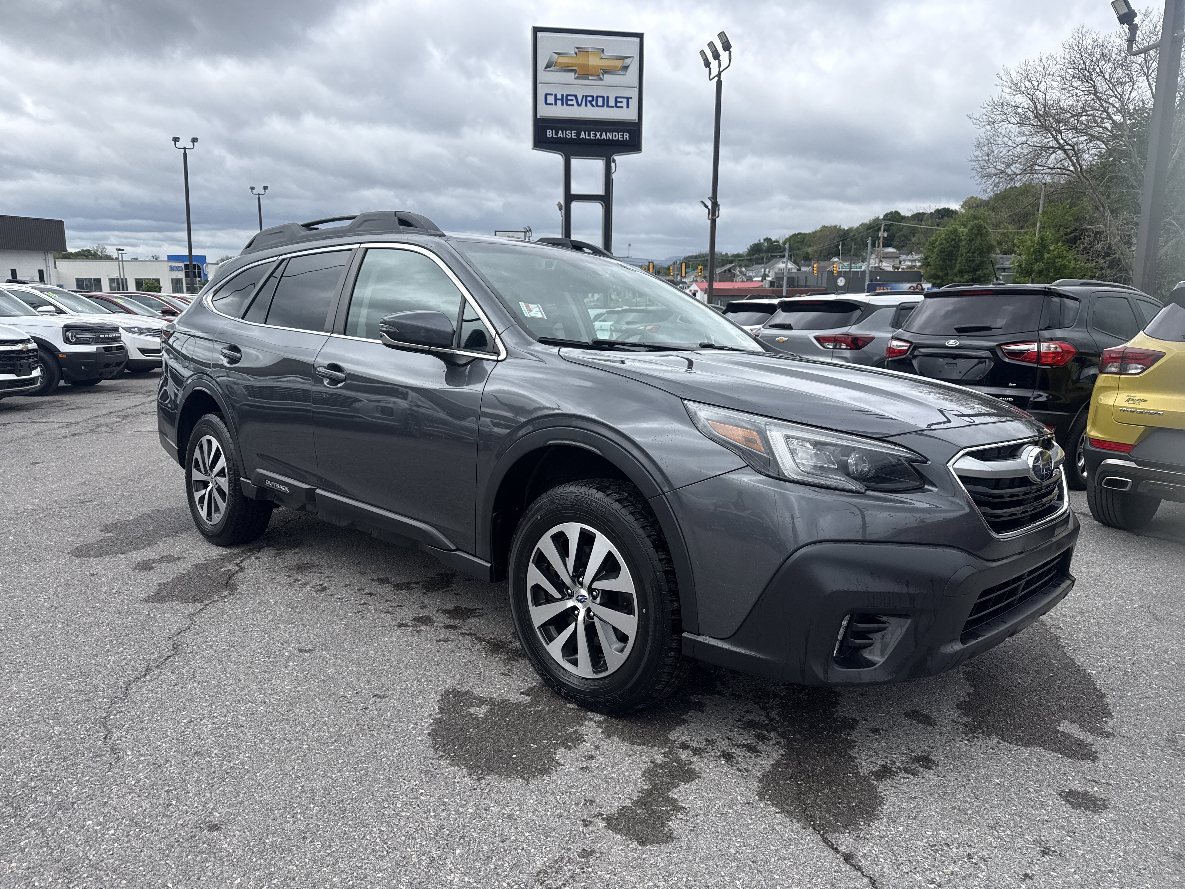 Used 2021 Subaru Outback Premium AWD/4WD image 1